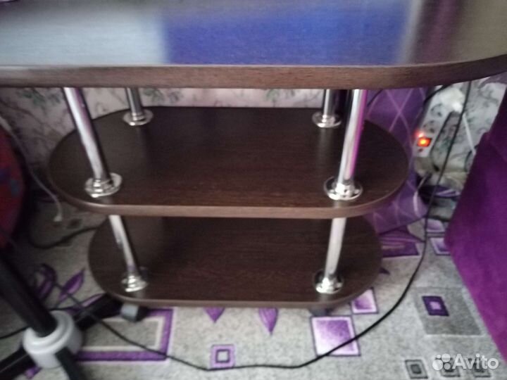 Журнальный столик и подставка для цветов