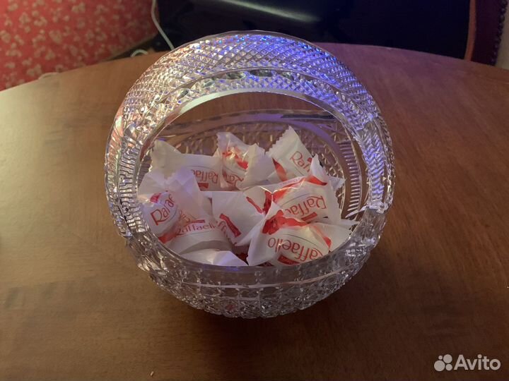 Хрустальная ваза для конфет в виде корзинки