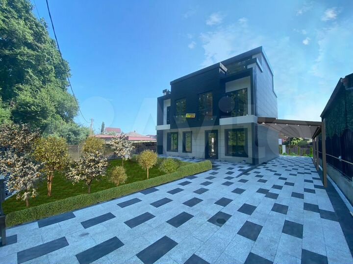 Дом 300 м² на участке 4 сот.