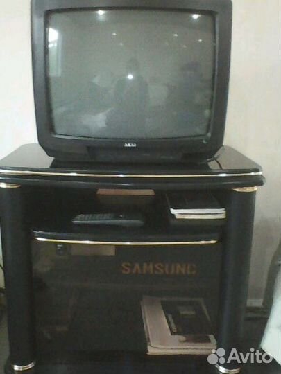 Телевизор с подставкой