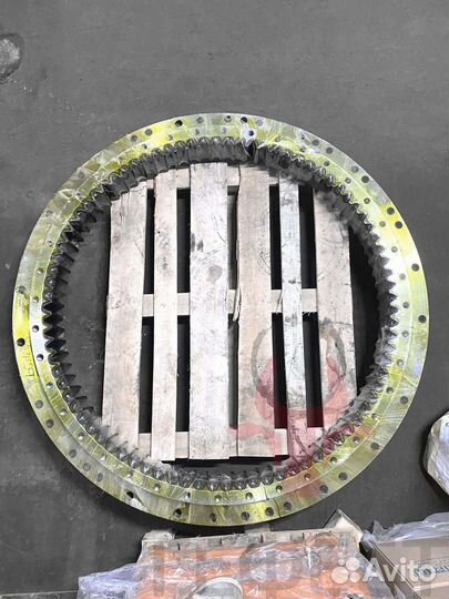 Поворотный круг Komatsu PC400LC-8