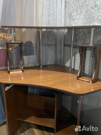 Компьютерный стол