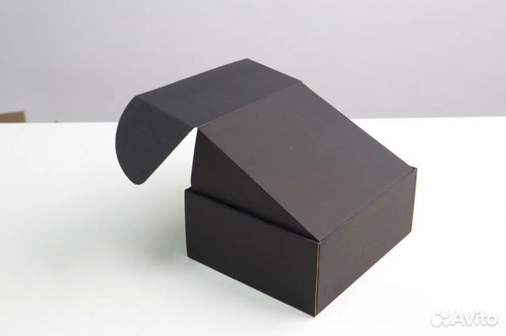Картонные коробки черные