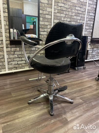 Парикмахерское кресло