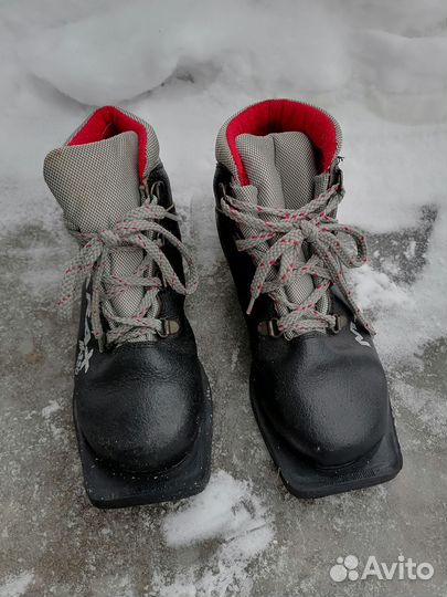 Лыжные ботинки