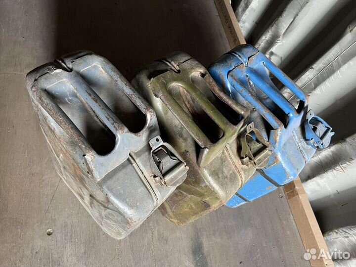 Канистры металлические 20 литров