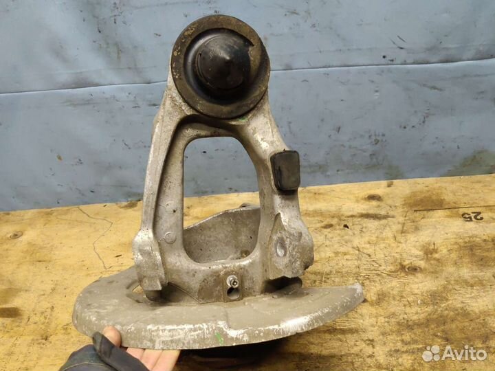 Кулак задний левый BMW X5 E70