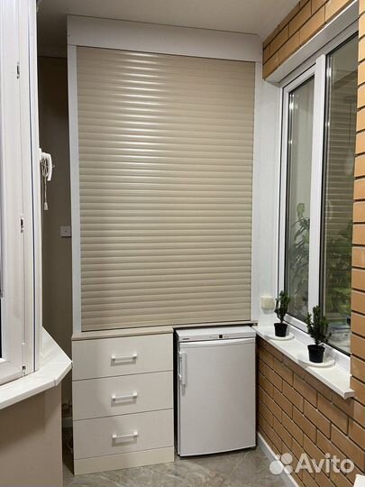 Шкаф с рольставнями на балкон на заказ