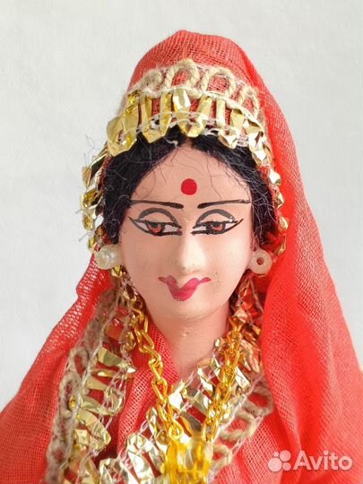 Винтажные куклы в национальных костюмах