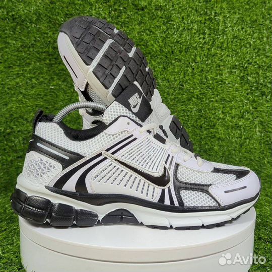 Кроссовки Nike Vomero 5