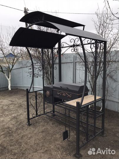 Мангал с крышей