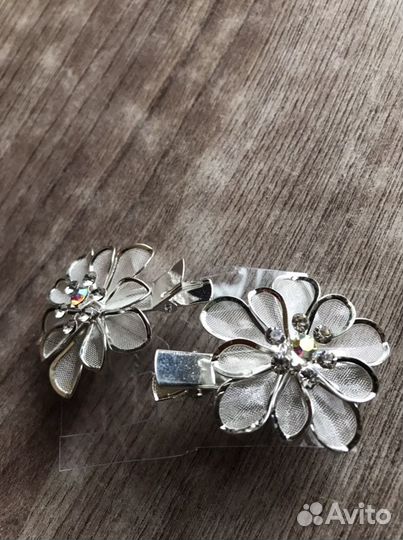 Украшение для волос со стразами