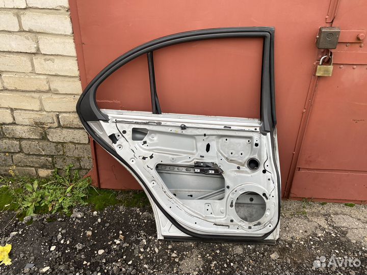 Дверь задняя левая Mercedes W211 седан