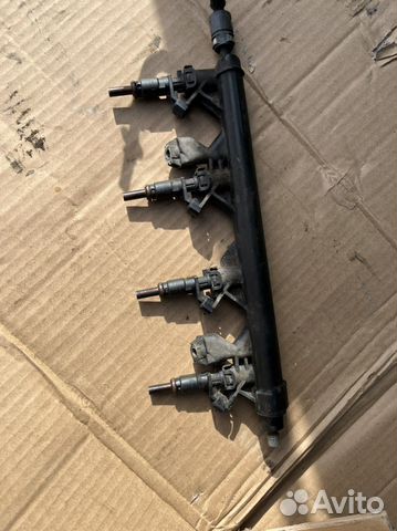 Peugeot 308 топливная рампа с форсунками