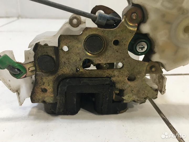 Замок двери передней левой Subaru Impreza 2 GD GG