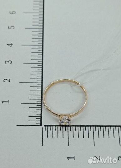 Золотое кольцо с камнем 17р