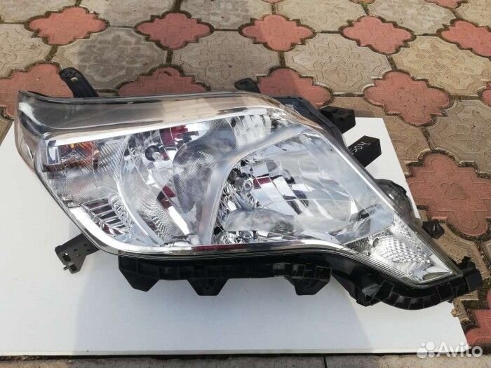 Фара правая для Toyota Land Cruiser Prado 150 Seri