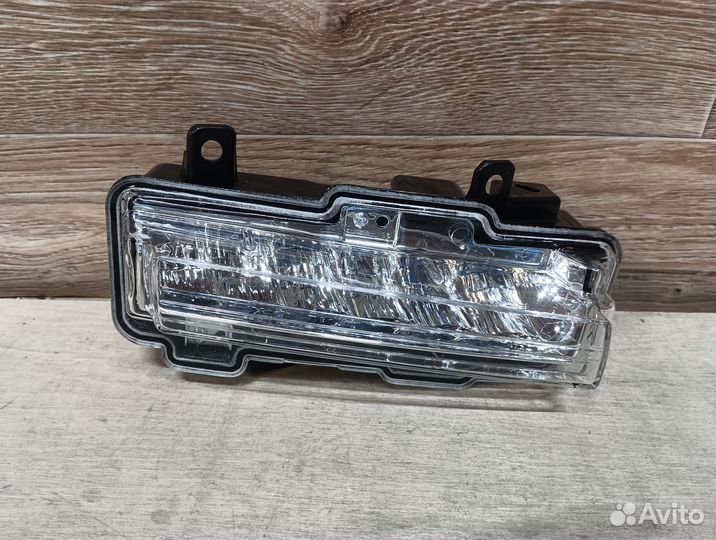 Ходовой огонь правый Mitsubishi Pajero 4