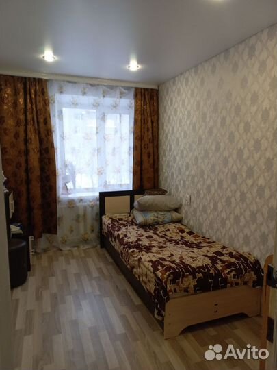 Кровать, стол б. у