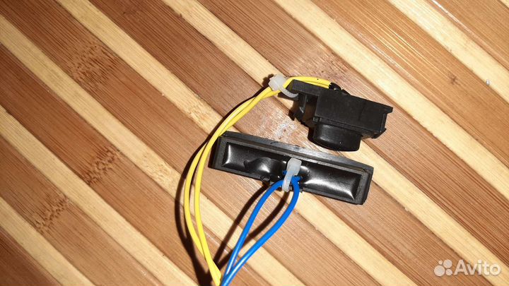 Кнопка открывания двери багажника Ниссан Тиида