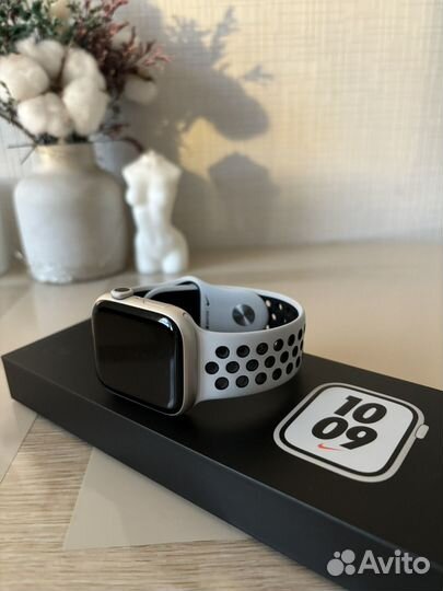 Apple Watch 7 45 mm Starlight