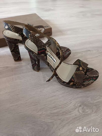 Босоножки женские 38 размер