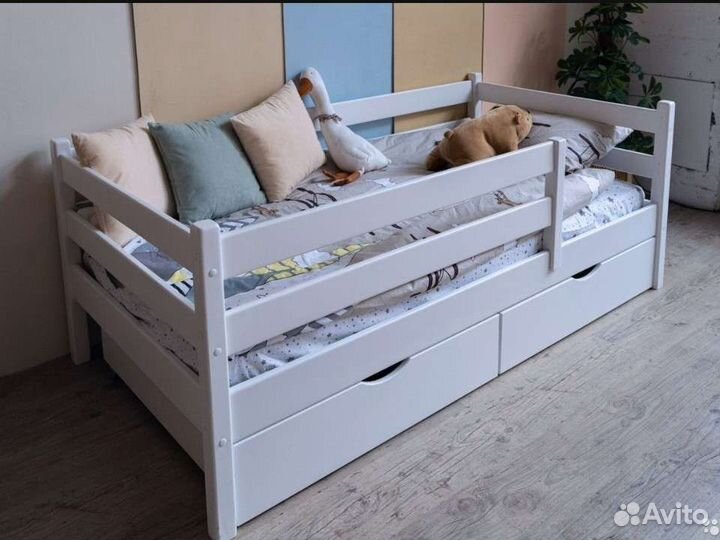 Детская подростковая кровать из дерева