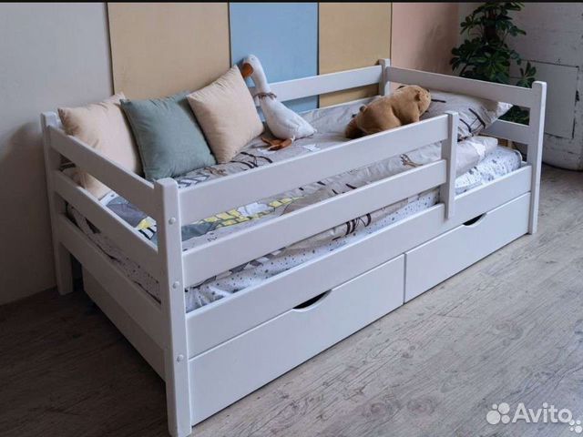 Детская подростковая кровать из дерева