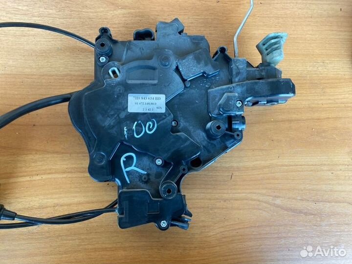 Замок сдвижной двери Vw Transporter T5 AXD 2004