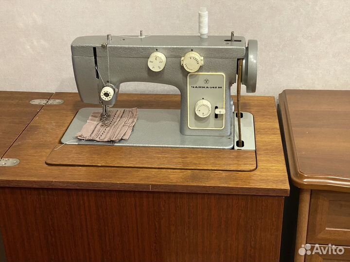 Швейная машинка чайка 142м