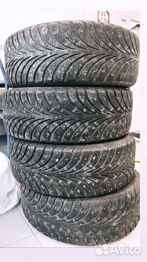 Goodyear UltraGrip Extreme 215/55 R17 94T