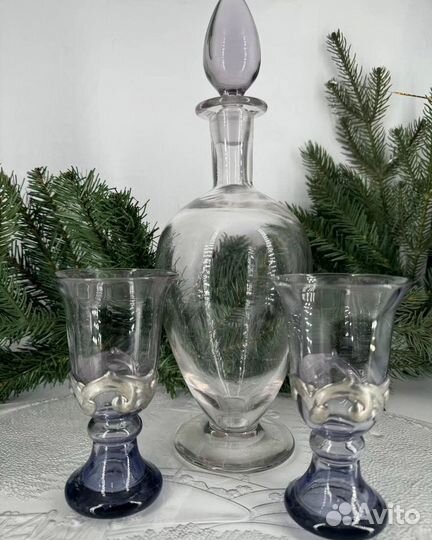 Графин и бокалы для вина