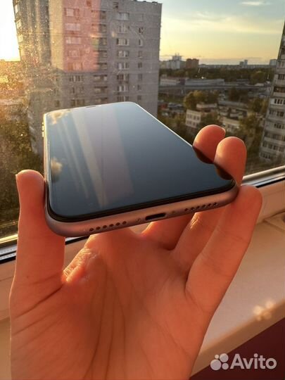 Телефон iPhone 11
