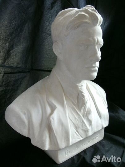 Бюсты В.Маяковского и Блока