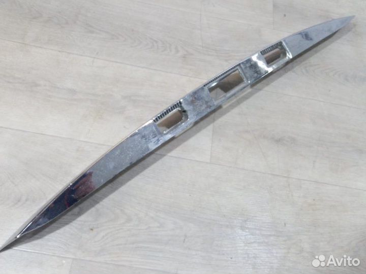 Накладка двери багажника Ford Focus 2011