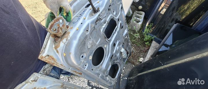 Передняя дверь на субару Импреза 1