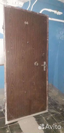 Дверь входная, железная с фрамугой