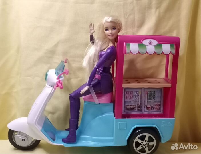 Куклы барби и Кен с ребенком, мопедом, собакой