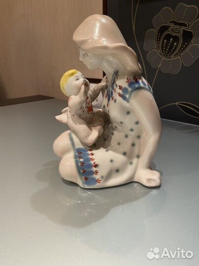 Статуэтка фарфор СССР «Материнство»