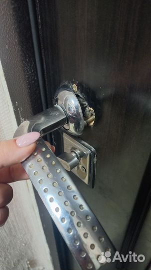 Дверь входная б/у с коробкой. Самовывоз