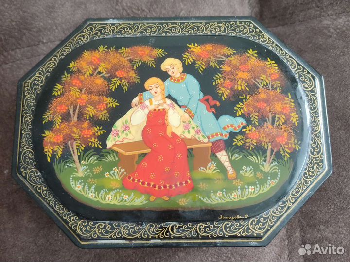 Деревянная шкатулка