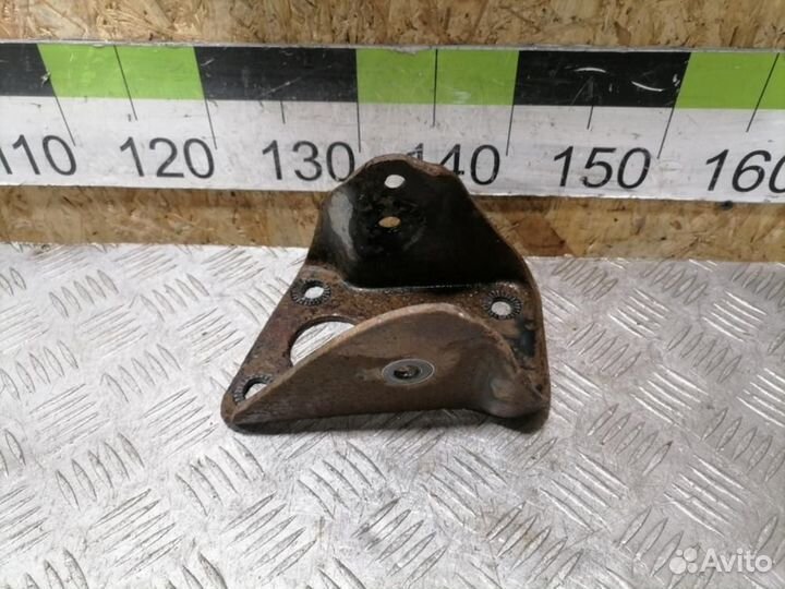 Кронштейн задней балки Skoda Octavia 2000 2011