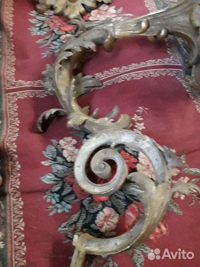 Старые подсвечники с дворца