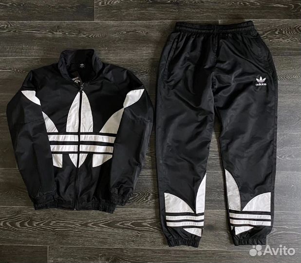 Спортивный костюм adidas