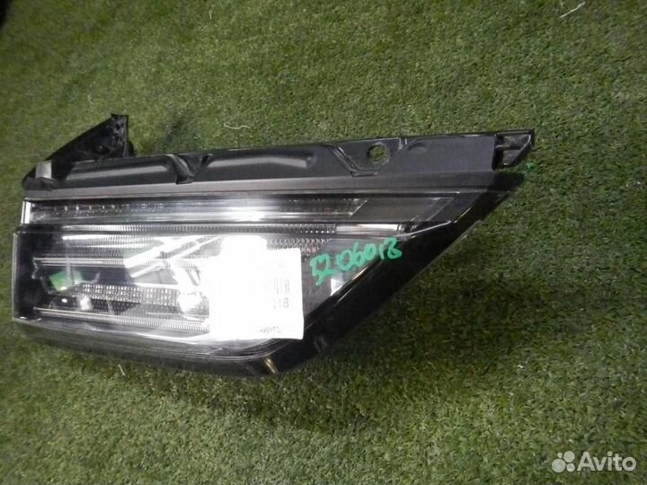 Фонарь задний внутренний левый Lexus LX570