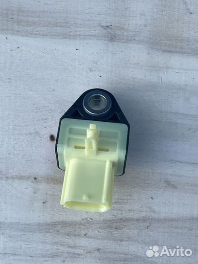 Датчик удара Lexus RX450h