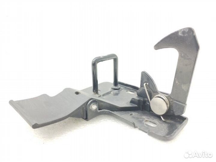 Крюк замка капота Audi Q7 4L