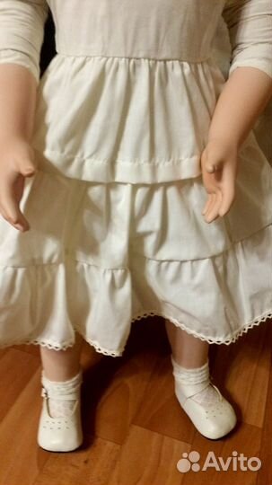 Продам коллекционную фарфоровую куклу