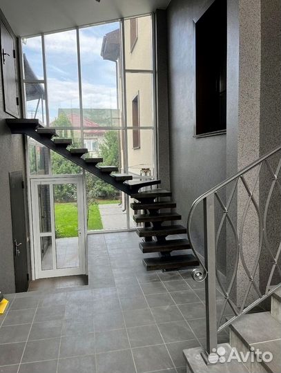 Лестница на второй этаж под ключ