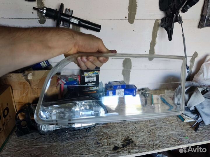 Стекло фары левое volvo s80 1 поколение